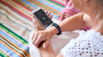 Foto (kleur) hartslag meten via smartwatch en telefoon